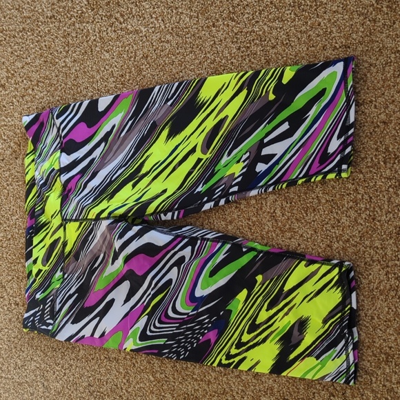 Fabletics neon print capri leggings - Picture 1 of 3